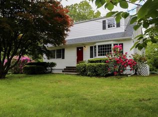 692 S Pascack Rd, Chestnut Ridge, NY 10977