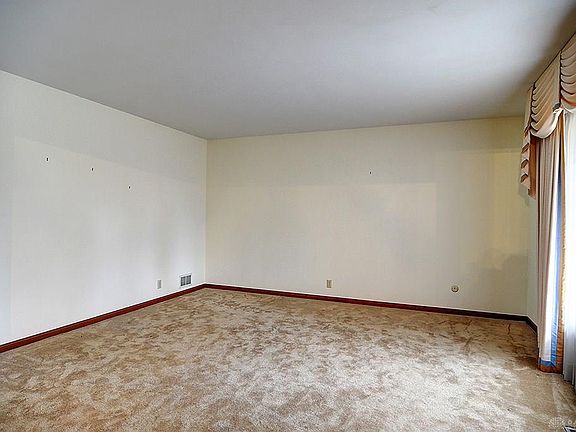 5th image of 61 Sunnyridge Ln