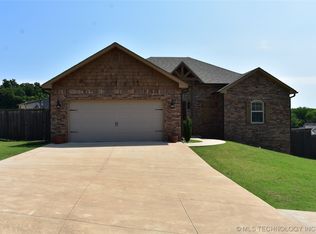 579 Woodlands Dr, Tahlequah, OK 74464
