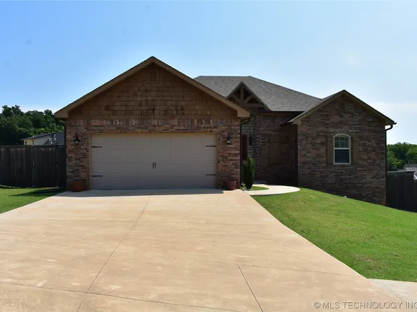579 Woodlands Dr, Tahlequah, OK 74464