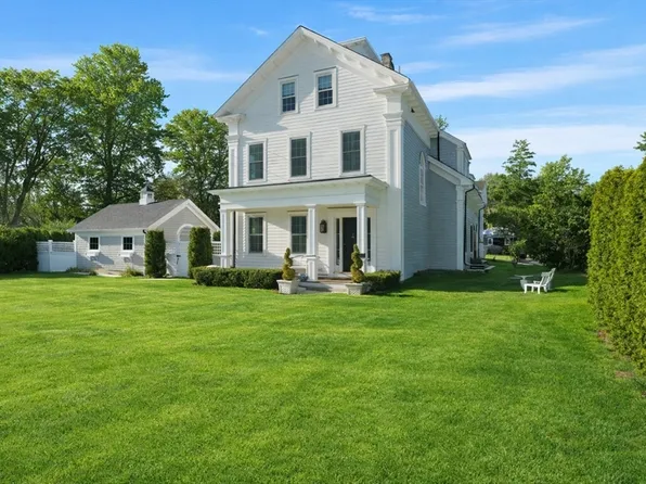 10 Franklin St, Dartmouth, MA 02748