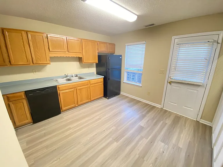 534 Wright Ave — Photo 1