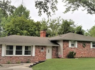 727 Glendale Dr, Jefferson City, MO 65109