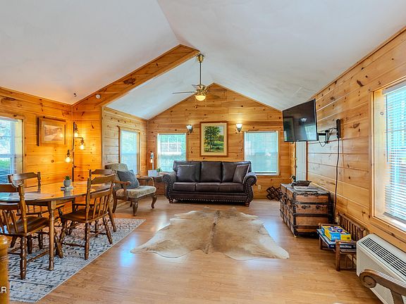 5th image of 726 Ridge Rd