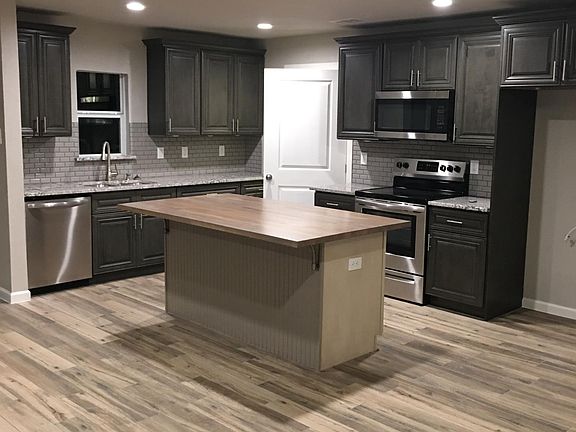 3rd image of 2621 Ivanridge Ln