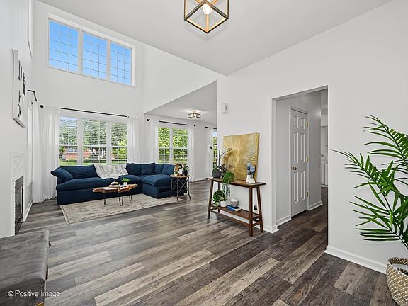 4th image of 129 Chestnut Hills Cir #129