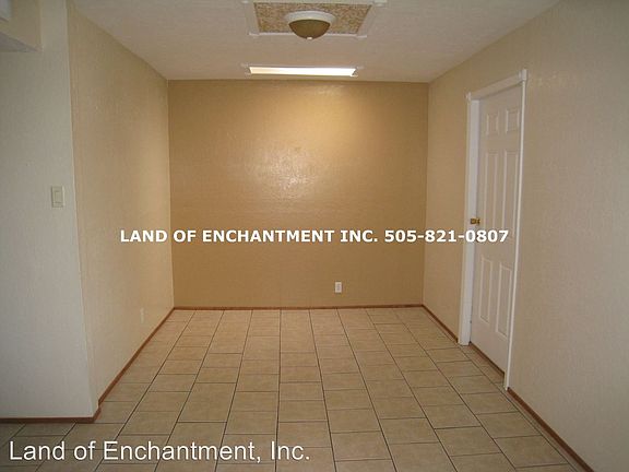 3rd image of 2608 Elwood Pl NE