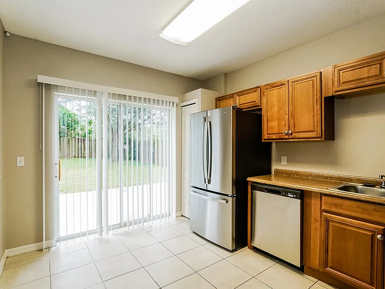 1405 Marsh Wood Dr — Photo 7
