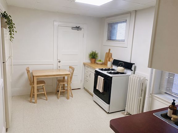 3rd image of 337 Washington St APT 6