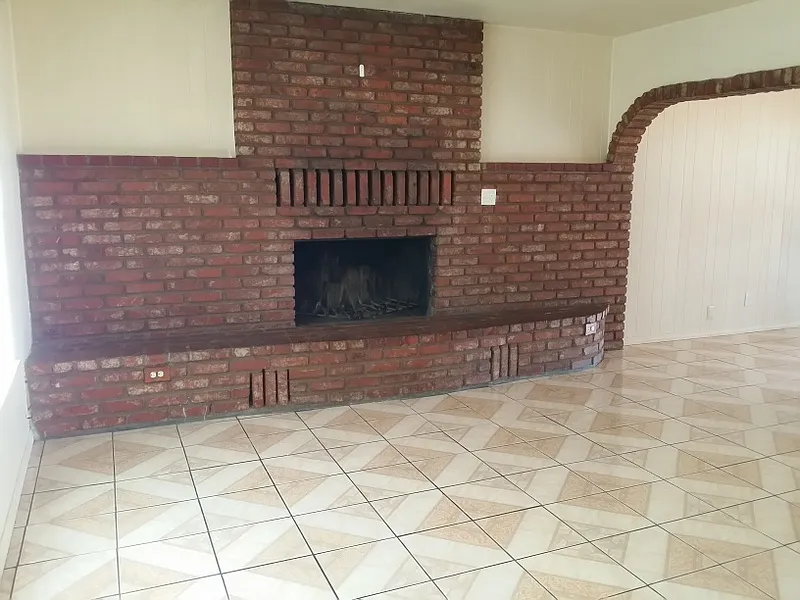 3 bed, 1000 sqft, $1,950 — Photo 2
