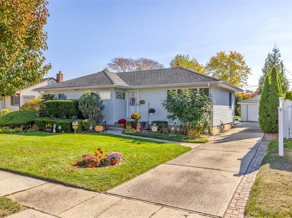 283 Cedar Lane, East Meadow, NY 11554