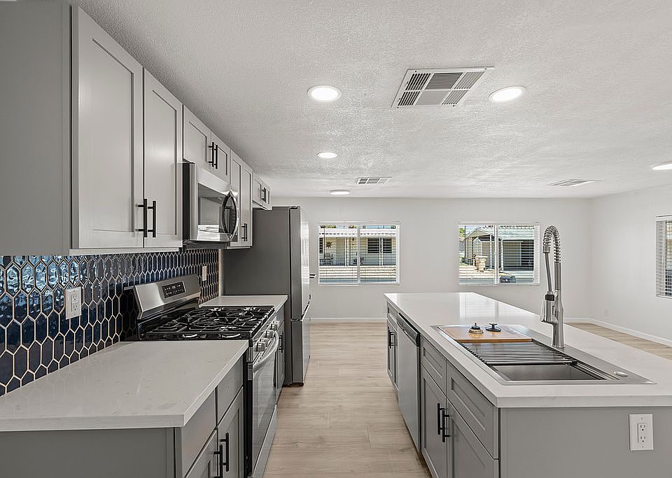 4th image of 410 N 67th Ln