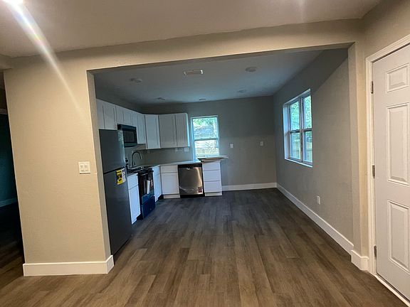 4th image of 1018 Callan St