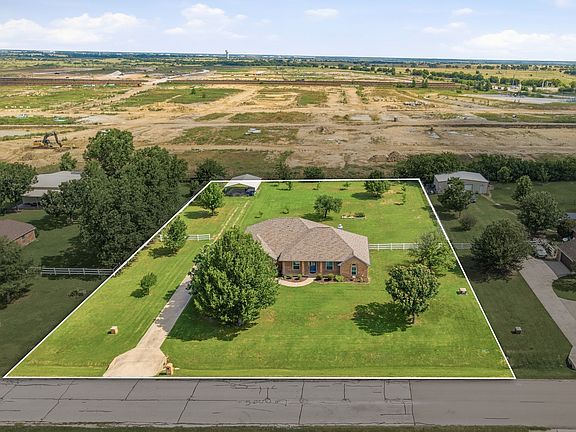3rd image of 2717 Aston Meadows Dr