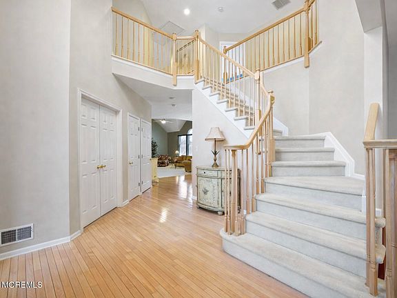 2nd image of 49 Dune Road