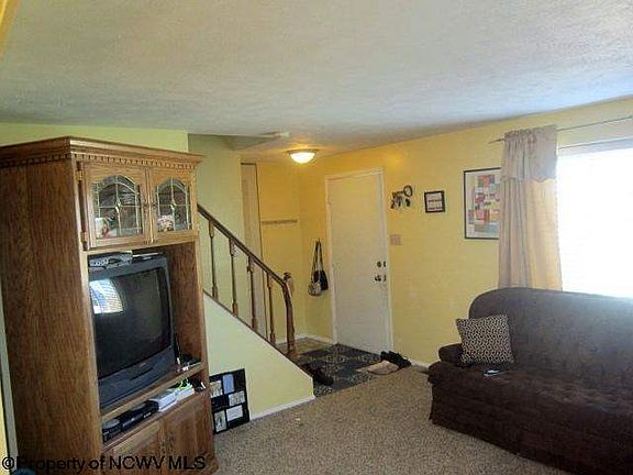 3rd image of 226 Eastgate Dr