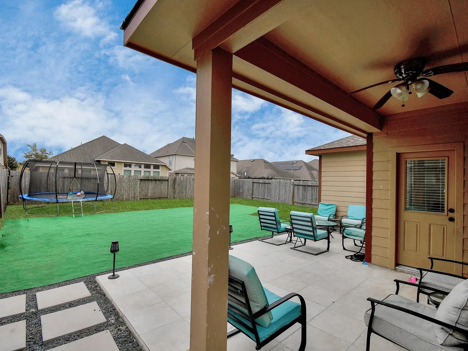 4 bed, 2.5 bath, 2661 sqft, $2,700 — Photo 3