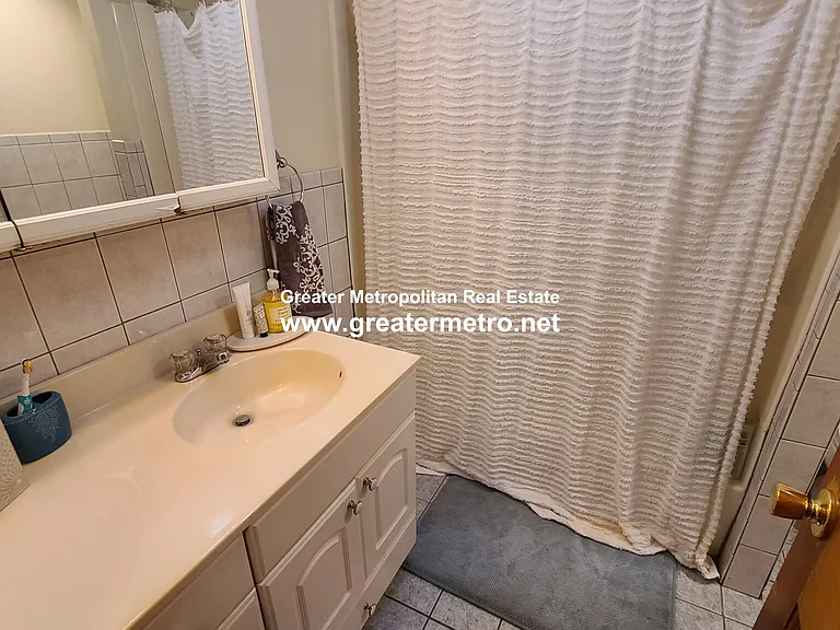 414 Hanover St — Photo 16
