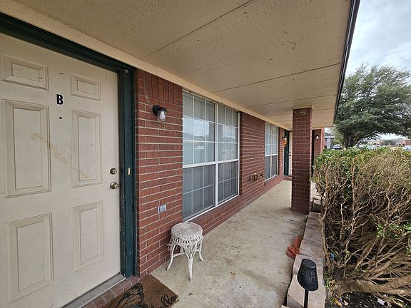 3rd image of 4202 Deek Dr #B