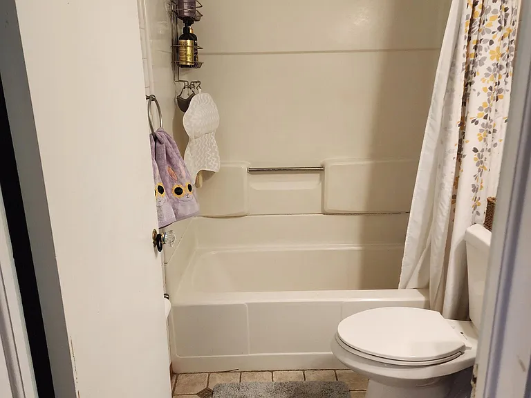7050 Caroline Ave — Photo 32