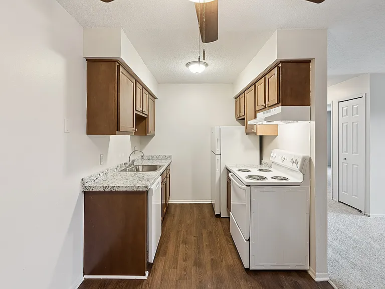 Clinton Manor Apartments — Photo 10
