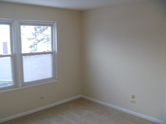 5th image of 1945 Governors Ln