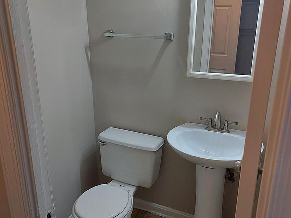 5th image of 36 Hancock Pl NE