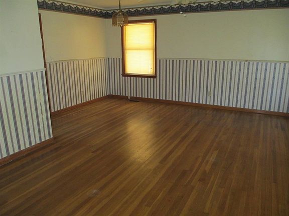 4th image of 324 Lakewood St