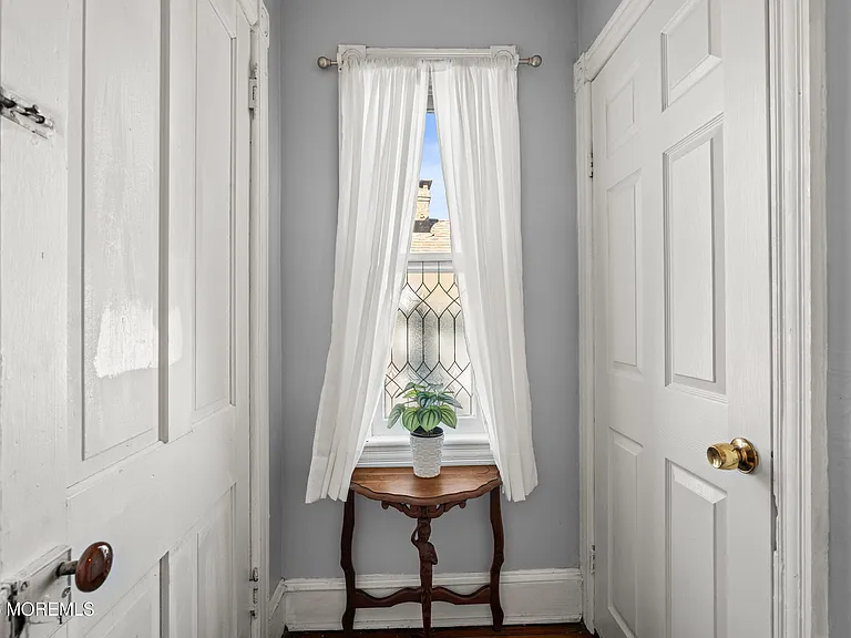 49 Franklin Ave — Photo 41