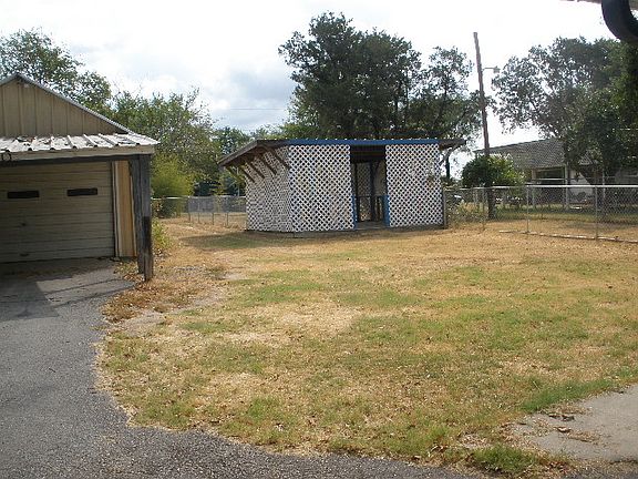 4th image of 140 Waupoo Trl