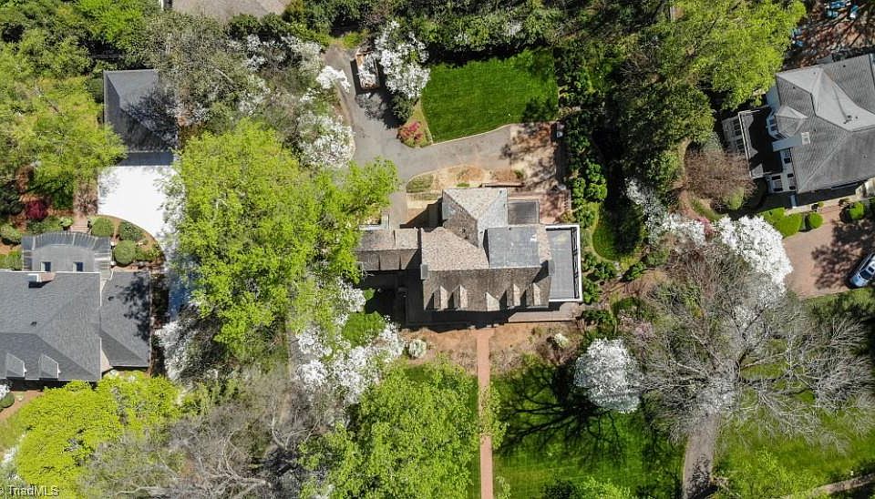 2nd image of 307 Sunset Dr