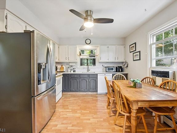 5th image of 13 Edison Dr