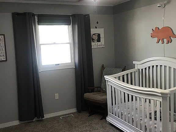 4th image of 40 Jamestown Cir