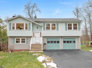 3 N Glen Rd, Highland Lakes, NJ 07422