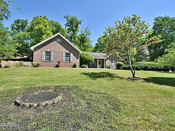3rd image of 349 Fallen Oak Cir