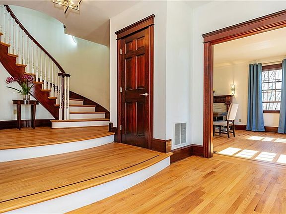 5th image of 73 Nottingham Dr