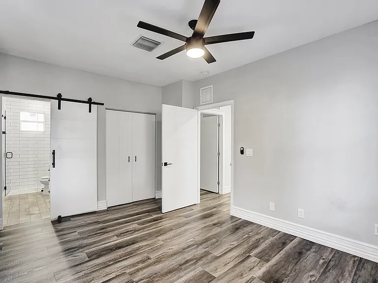 724 SW 9th St — Photo 13