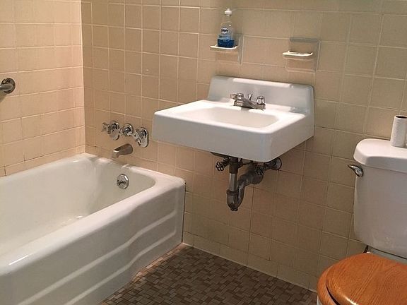 4th image of 2928 W 5th St APT 8G