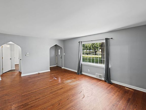 3rd image of 2832 N Fairview Ave
