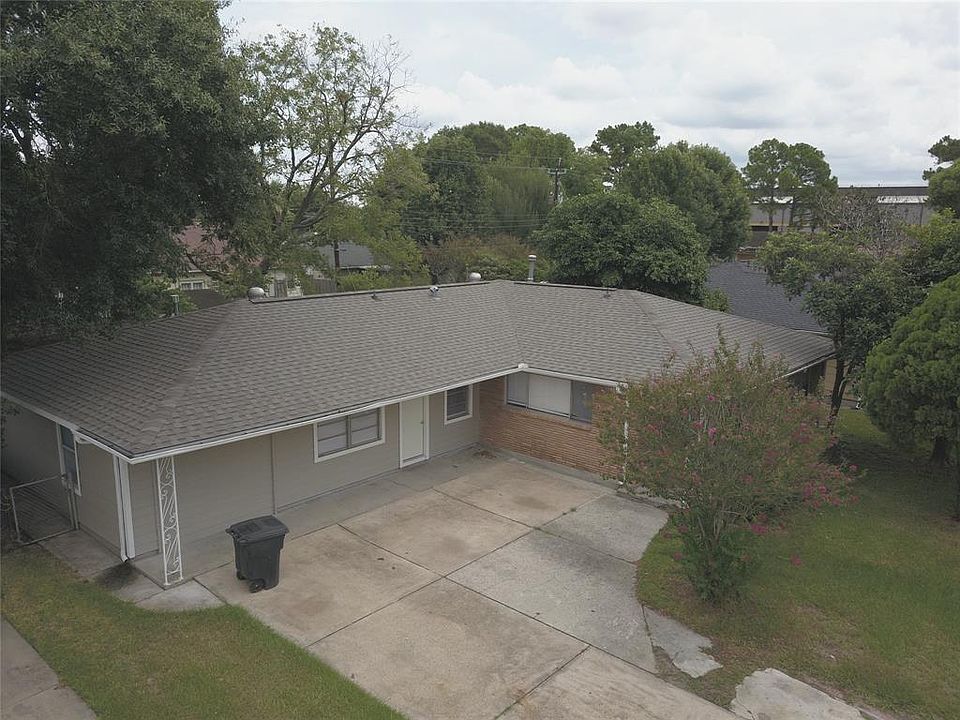 1st image of 814 Saddle Rock Dr