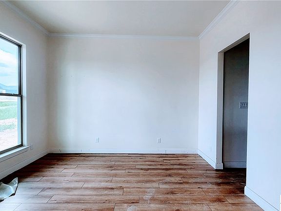 4th image of 7800 Flat Rock St