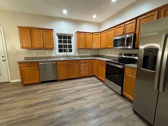 2nd image of 5961 Hines Cir