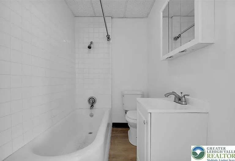 315 N 6th St #3 — Photo 4