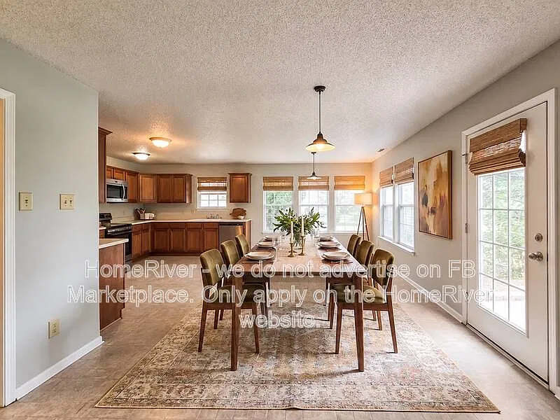 4 bed, 2.5 bath, 3245 sqft, $2,099 — Photo 4