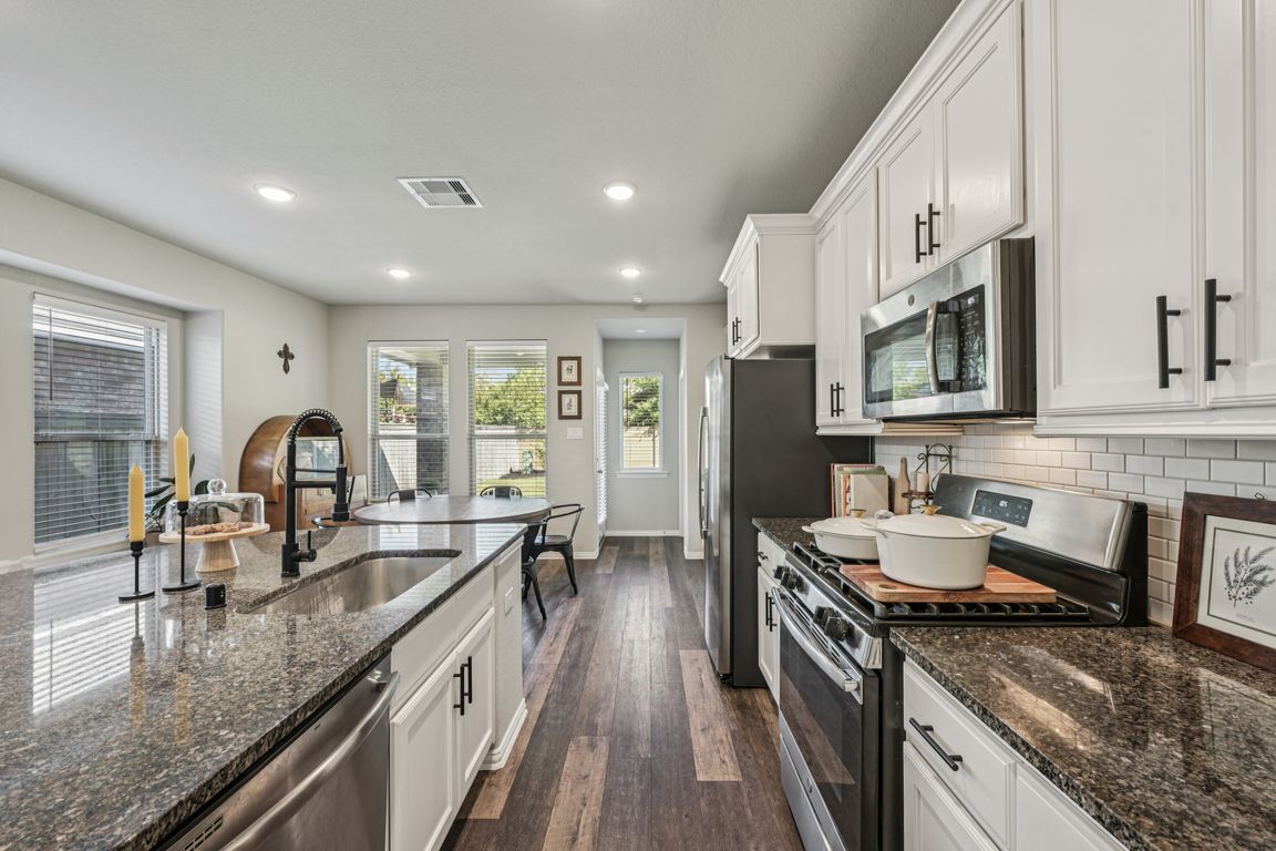 next background image