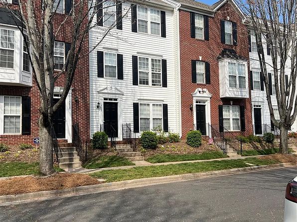 15663 King Louis Ct