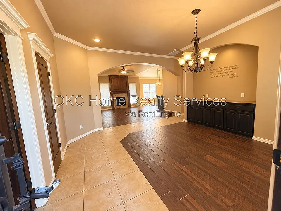 5904 NW 160th St