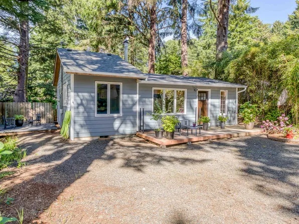 15 NE Keene Ave, Depoe Bay, OR 97341