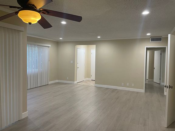 2nd image of 5044 Cahuenga Blvd APT 1