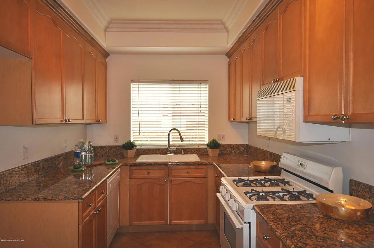 255 N Michigan Ave — Photo 2
